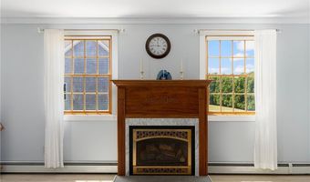 27 Ocean View Dr, Middletown, RI 02842