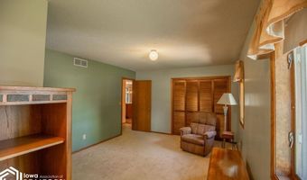 1302 E Linden St, Algona, IA 50511
