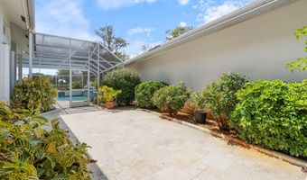 201 Orange Tree Dr, Atlantis, FL 33462