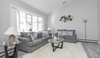 6 Sarah Ct, Amityville, NY 11701