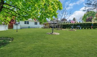 43 Everett Dr, Andover, NJ 07801