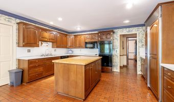 144 Barton North Dr, Ann Arbor, MI 48105