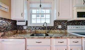 35 Pelham St A, Newport, RI 02840