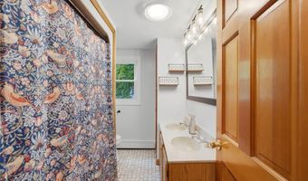 21 Portland St, Lincoln, RI 02838