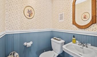 5 Greenhouse Ln, Bradford, NH 03221