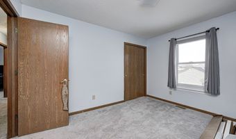 555 Hyannis Dr, Avon, IN 46123