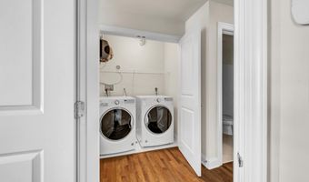 10 Putnam Ln 10, Danbury, CT 06810