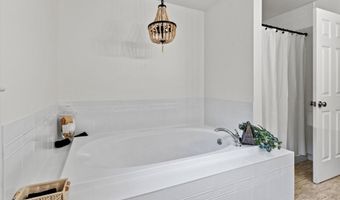 104 Windsor Dr, Auburn, NH 03032