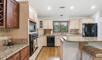 4920 BROOK HILLS Dr, Annandale, VA 22003