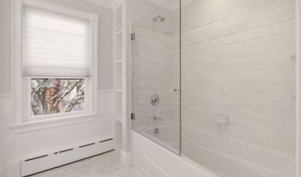 8 Champlin St, Newport, RI 02840