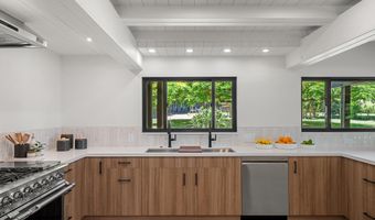 965 Hog Back Rd, Haiku, HI 96708