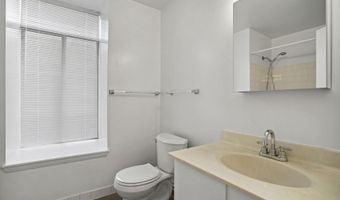 642 15TH St S 2, Arlington, VA 22202