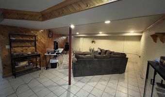 3122 N BLUEMOUND Dr, Appleton, WI 54913