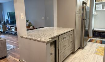 1227 S Old Wilke Rd 104, Arlington Heights, IL 60005