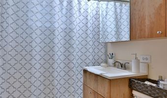 511 W BYRON Ave, Addison, IL 60101