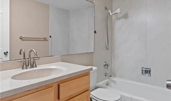 927 Claytonbrook Dr 3, Ballwin, MO 63011