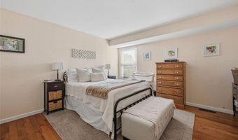254 Village Mead Dr, Ballwin, MO 63021