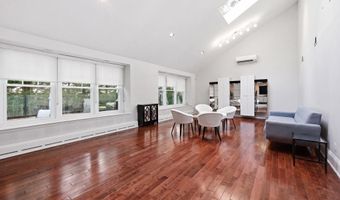 19 Sunset Rd W, Albertson, NY 11507