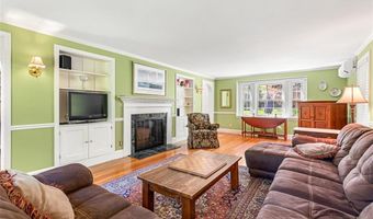 340 Newman Ave, East Providence, RI 02916