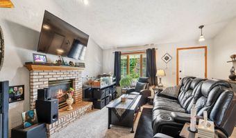 1670 W ROSELAWN Dr, Appleton, WI 54914