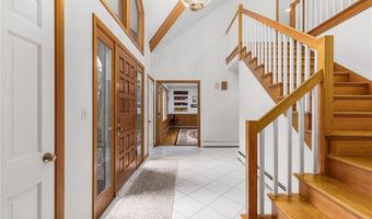 67 Daniel Dr, North Kingstown, RI 02852