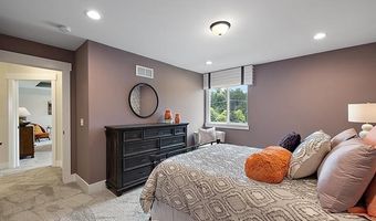 6167 N Trailwoods Dr, Ann Arbor, MI 48103