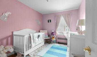 41 Perry Ave, Middletown, RI 02842