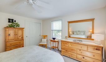 240 Bragg's Ln, Barnstable, MA 02630