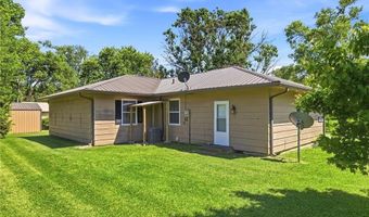 4 Skyline Dr, Adrian, MO 64720