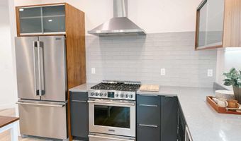 1002 Abby Rd, Alton, IA 51003