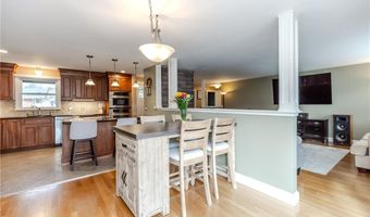 33 Rosewood Ln, Cumberland, RI 02864