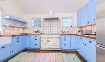 953 Fort Getty Rd, Jamestown, RI 02835