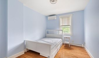 7 Marsh St, Newport, RI 02840