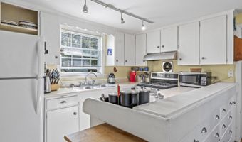81 Richardson St, Bath, ME 04530