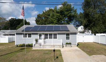422 Maple Dr, Belford, NJ 07718