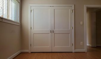 206 E WINDSOR Ave 101, Alexandria, VA 22301