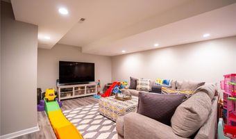 132 Boxelder Ln, Amherst, NY 14228