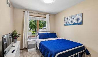 5414 Schubert St, Ames, IA 50014