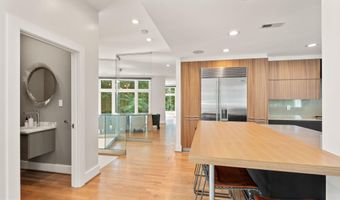 3100 N MONROE St, Arlington, VA 22207