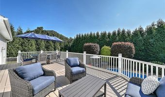 102 Cranberry Ter, Cranston, RI 02921