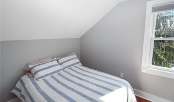 1 Conrad Ct, Newport, RI 02840