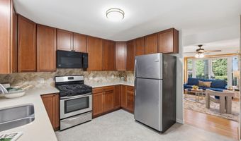 9223 ADELAIDE Dr, Bethesda, MD 20817