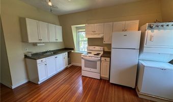 26 Ayrault St 3, Newport, RI 02840