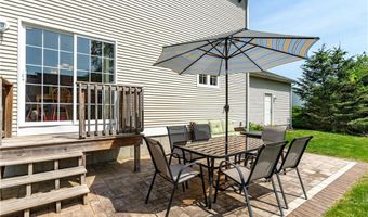 33 Oak Hill Dr, Johnston, RI 02919