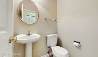 1 Clara Ct, Algonquin, IL 60102