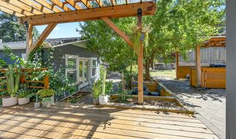 1108 Park St, Ashland, OR 97520