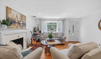 15 Lovejoy Rd, Andover, MA 01810