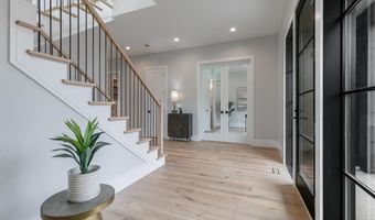 809 N KENMORE St, Arlington, VA 22201