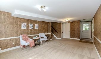 22 Whitewood Dr, Cranston, RI 02920