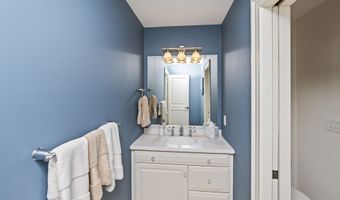 1 Stoneridge Dr, Albany, NY 12211